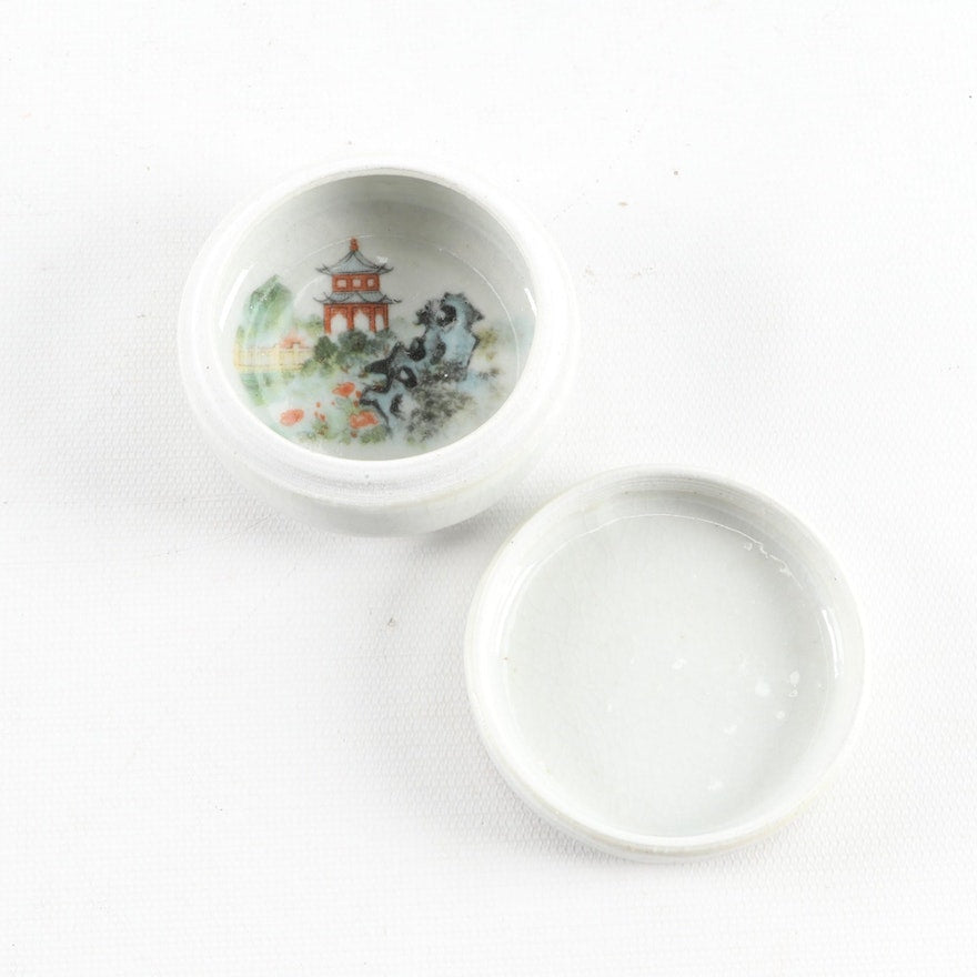 Chinese Scenic Porcelain Vase featuring Shouxing