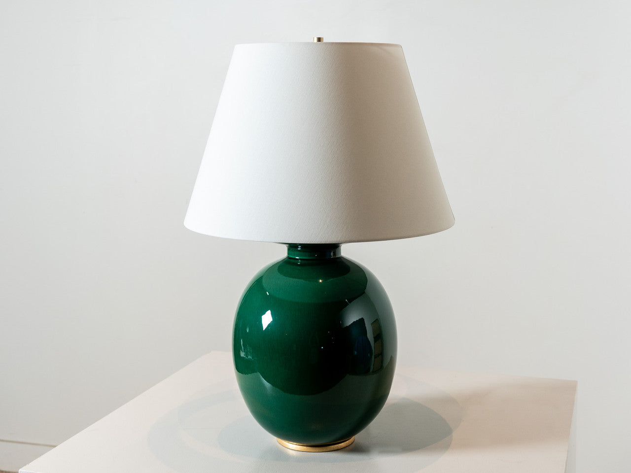 Hans Medium Table Lamp in Celtic Green Crackle with Linen Shade